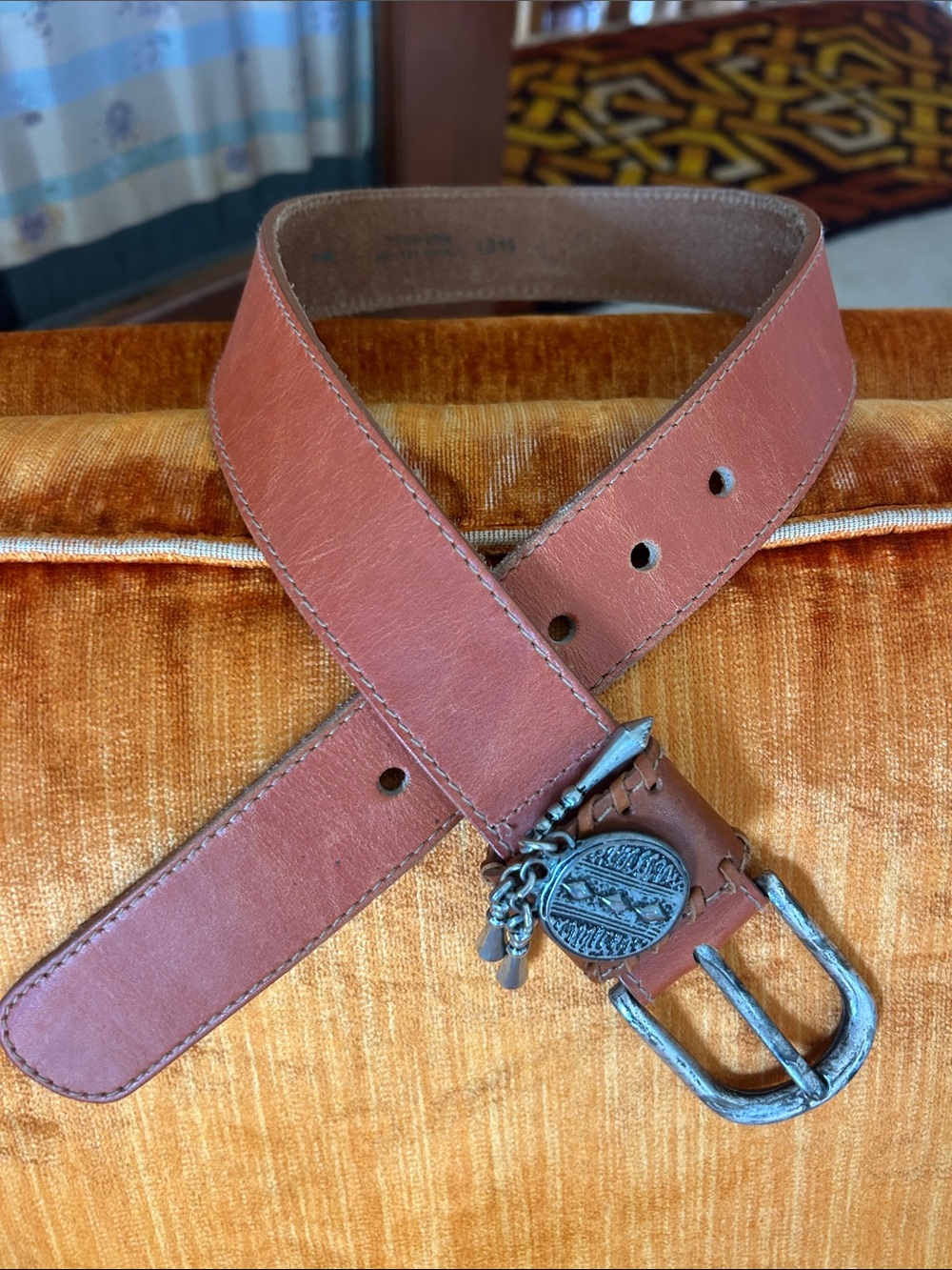 Vintage Made in USA Distressed Concho Southwestern Tan/light brown Leather Belt, - Picture 6 of 6